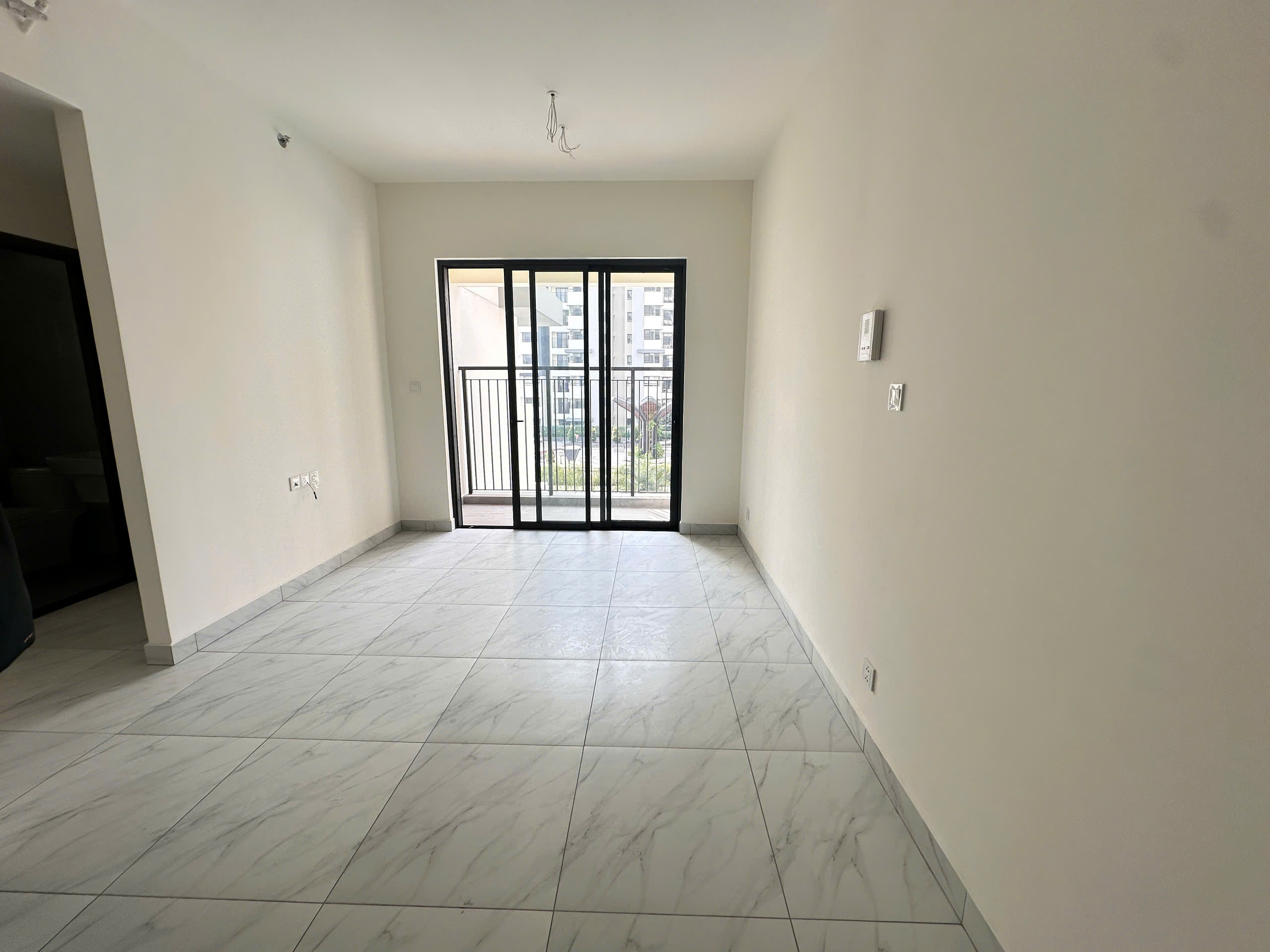 CẦN BÁN CĂN 2PN 79m2 CÓ BAN CÔNG THÁP C3- TẦNG THẤP VIEW ĐẸP